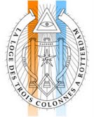 Dit is het logo van de vrijmetselarij in Rotterdam, specifiek van de Vrijemetselaarsloge De Drie Kolommen.